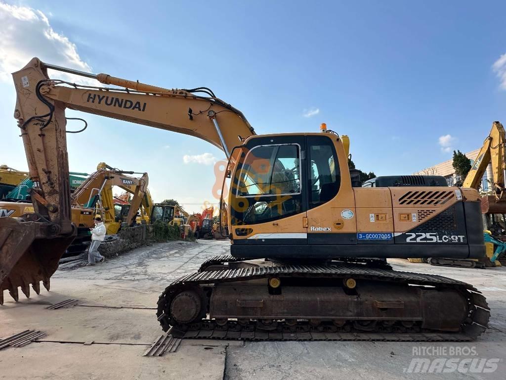 Hyundai 225 履带挖掘机