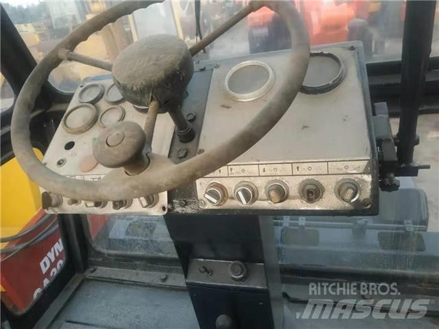 Dynapac CC421 单轮压路机