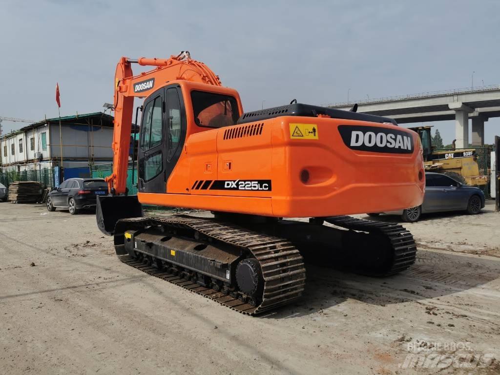 Doosan DX 225 LC 小型挖掘机
