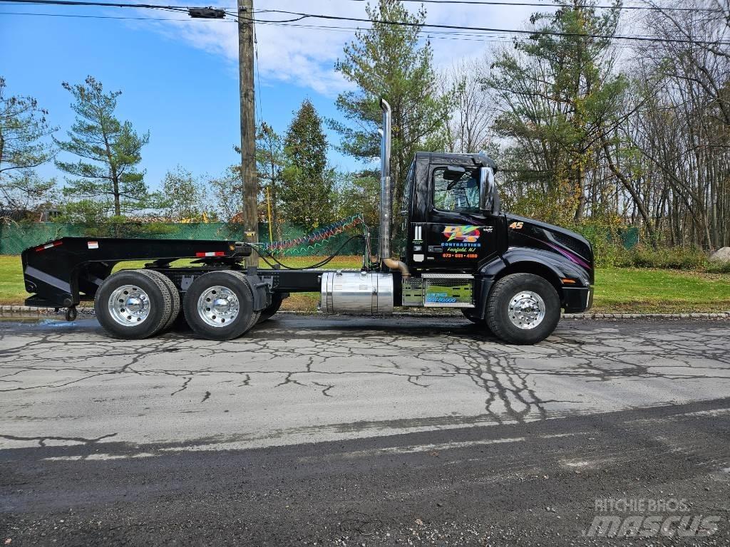 Volvo VNX 64 T300 平板栏板货车