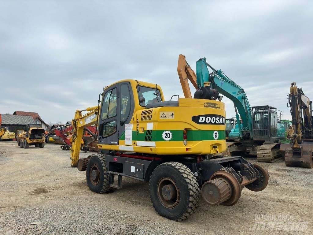 Doosan DX 160 WR 轮式挖掘机