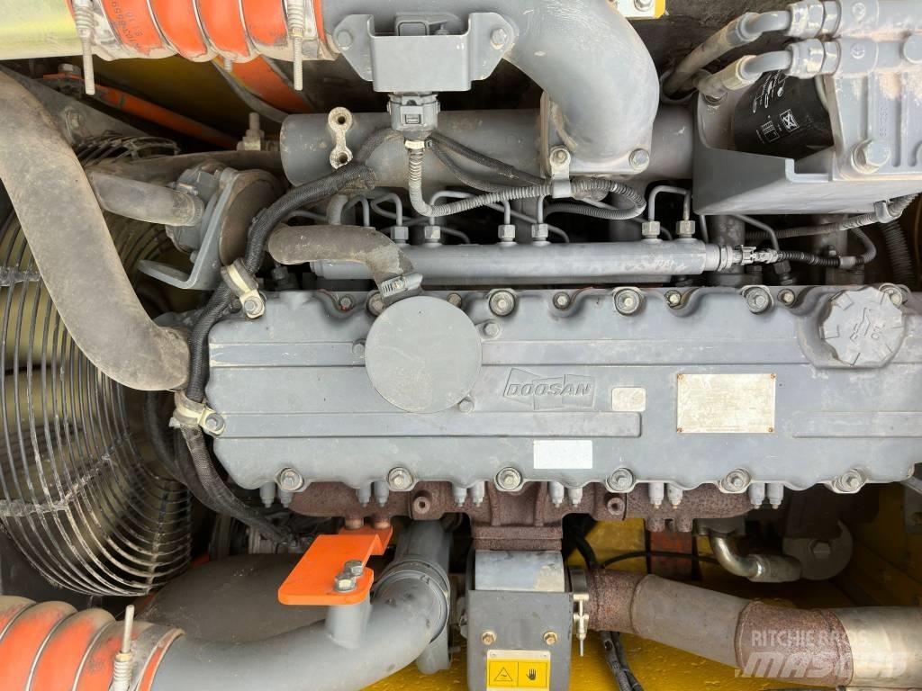 Doosan DX 160 WR 轮式挖掘机