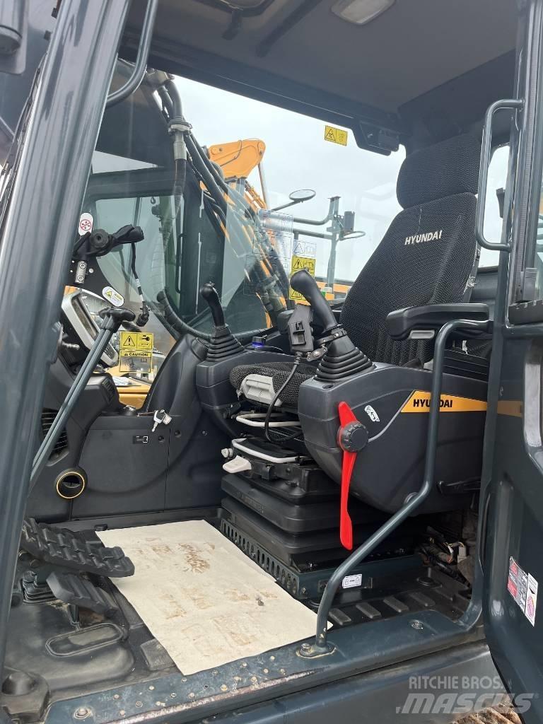 Hyundai HX 220 履带挖掘机