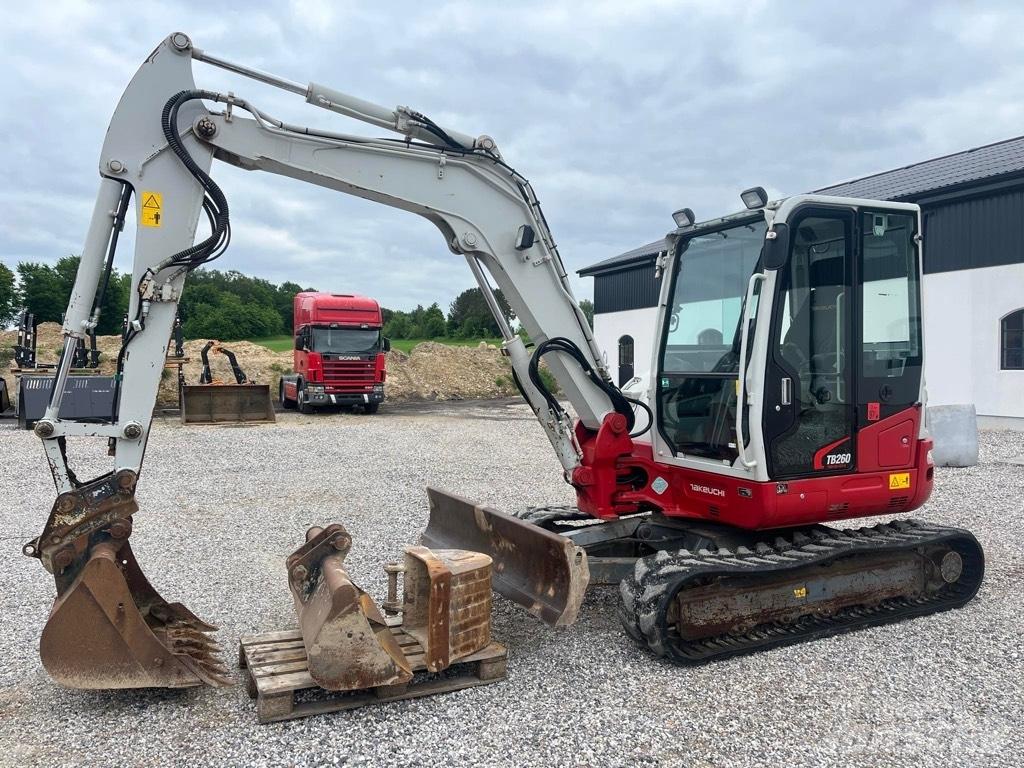 Takeuchi TB260 小型挖掘机