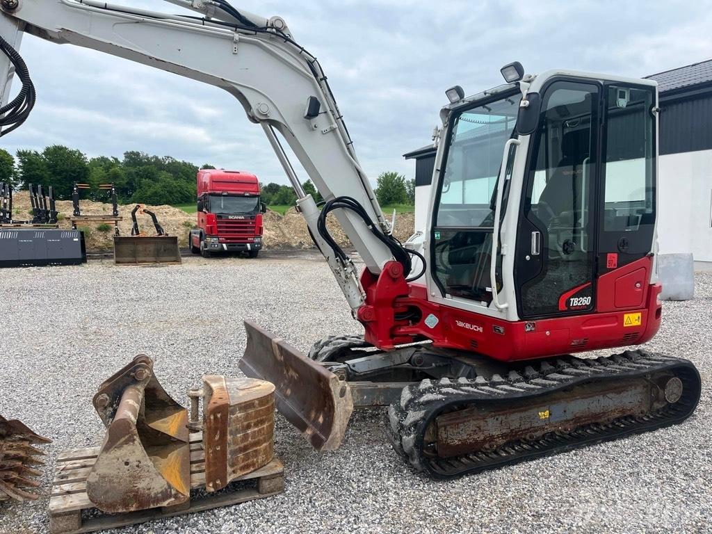 Takeuchi TB260 小型挖掘机