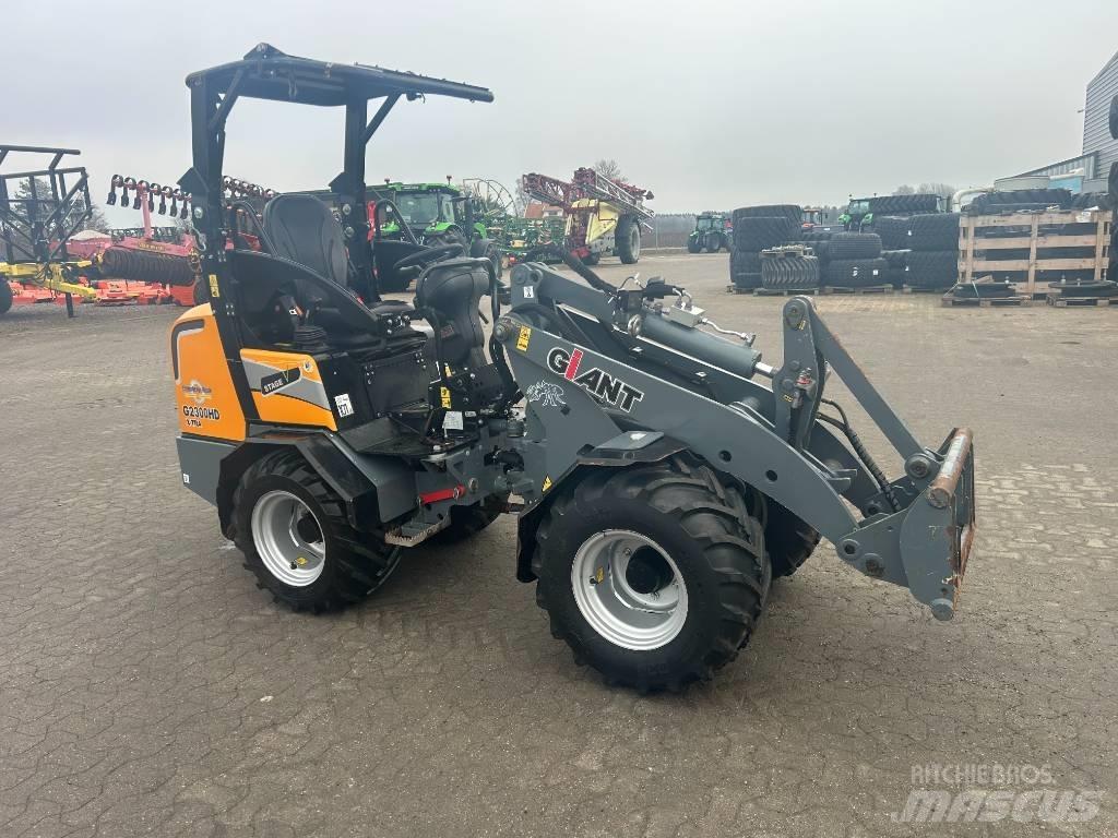 GiANT 2300 Xtra HD 多功能装载机