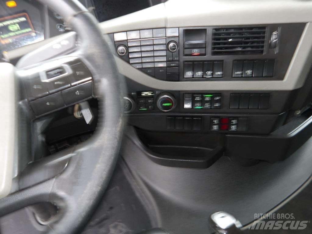 Volvo FH 540 8x4 工程吊钩车