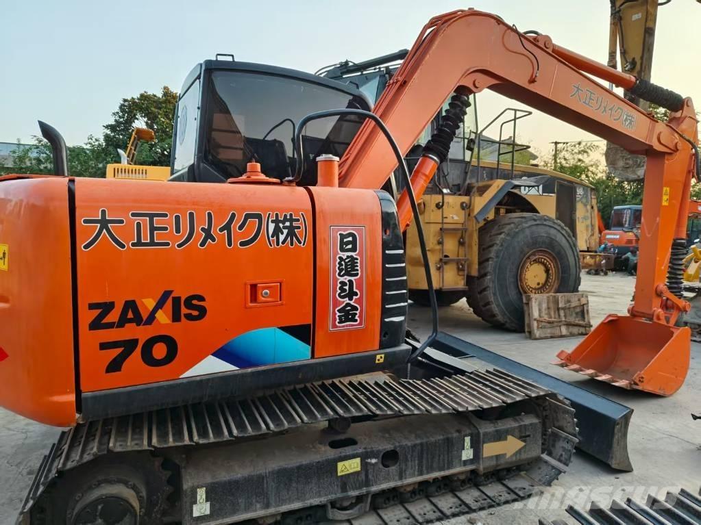 Hitachi ZX 70 中型挖掘机