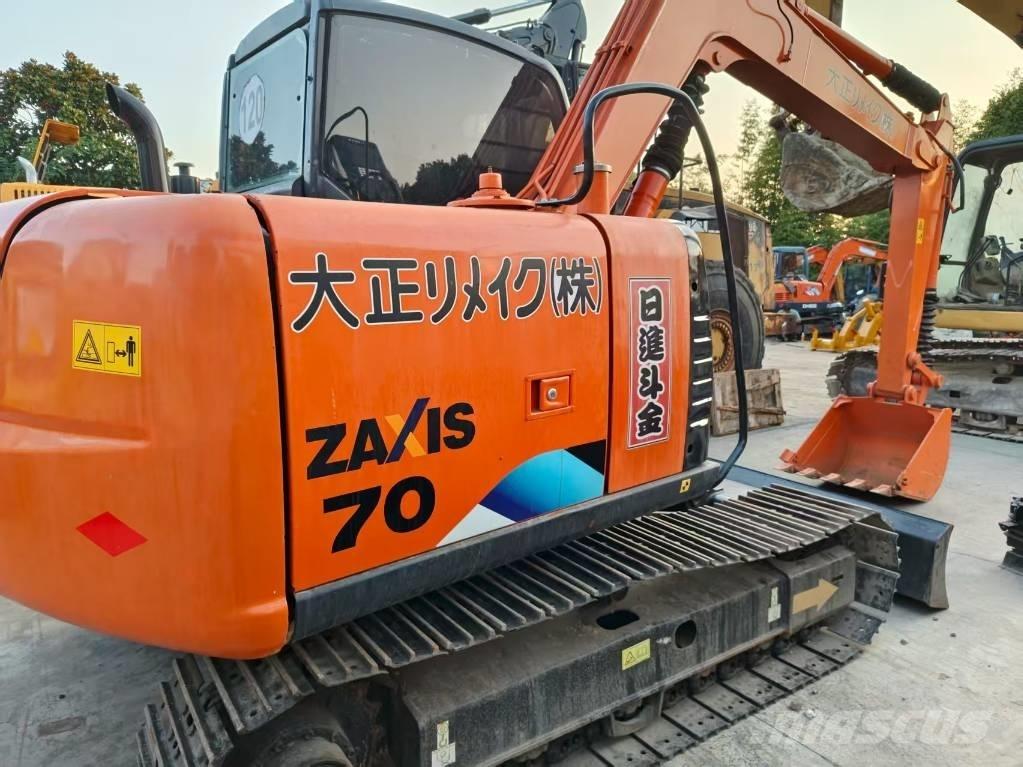 Hitachi ZX 70 中型挖掘机