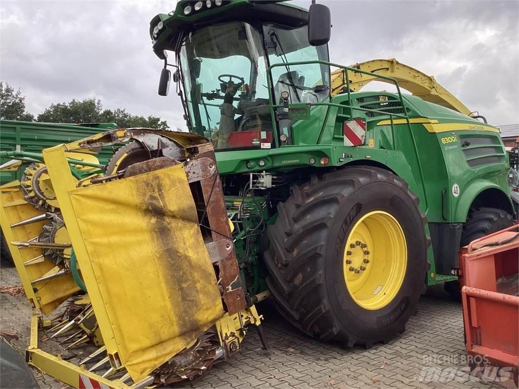 John Deere 8300 自走式青贮饲料收割机