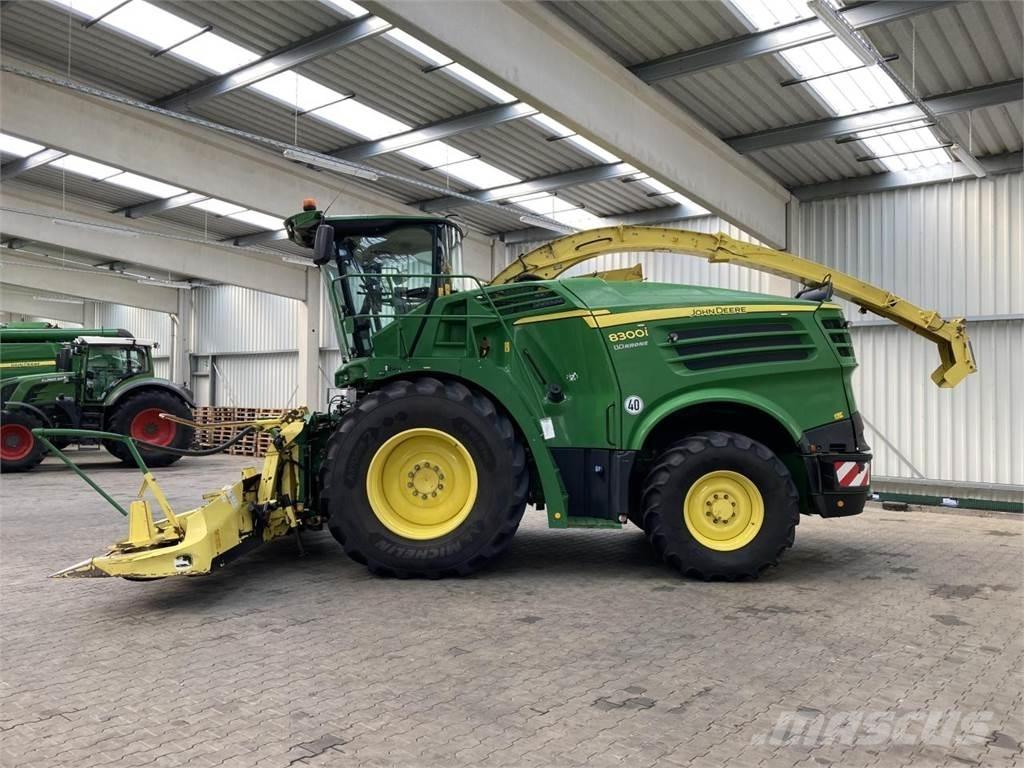 John Deere 8300 自走式青贮饲料收割机