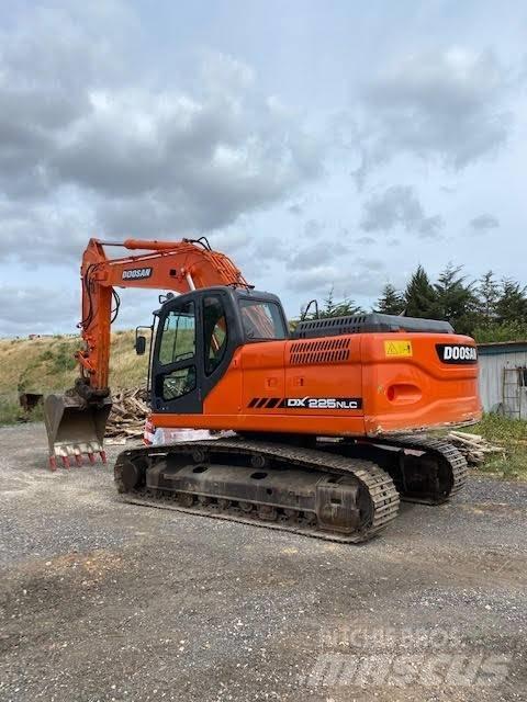 Doosan DX 225 NLC 履带挖掘机