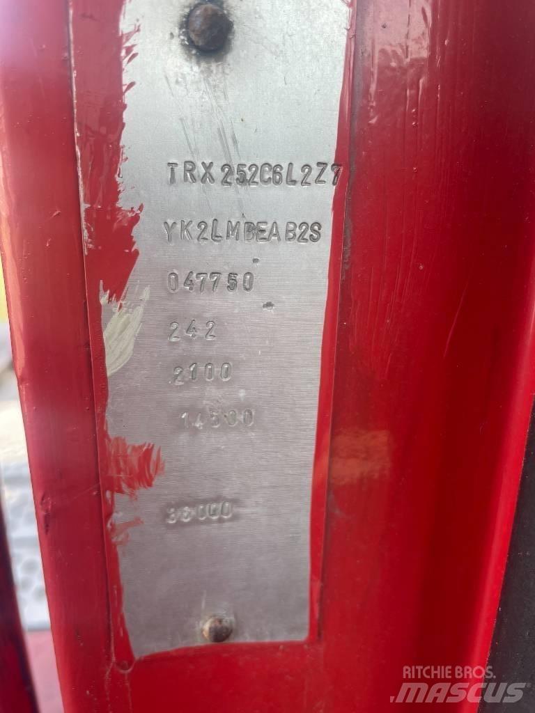 Kalmar TRX252 码头牵引车