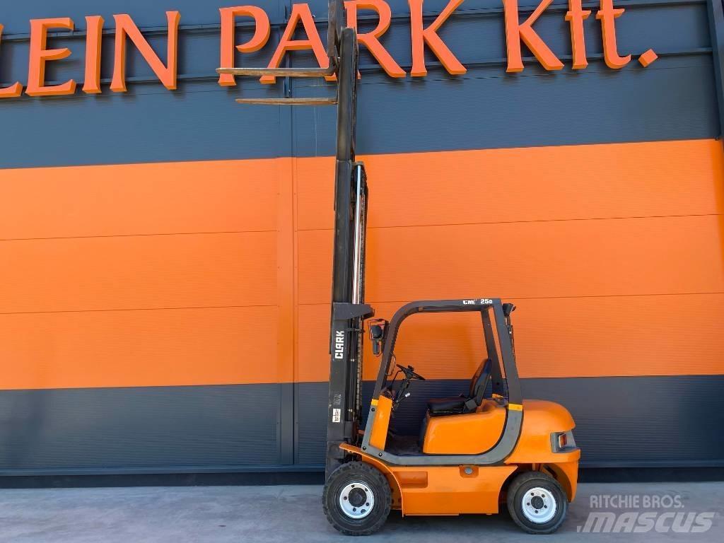 Clark CMP 25 柴油叉车