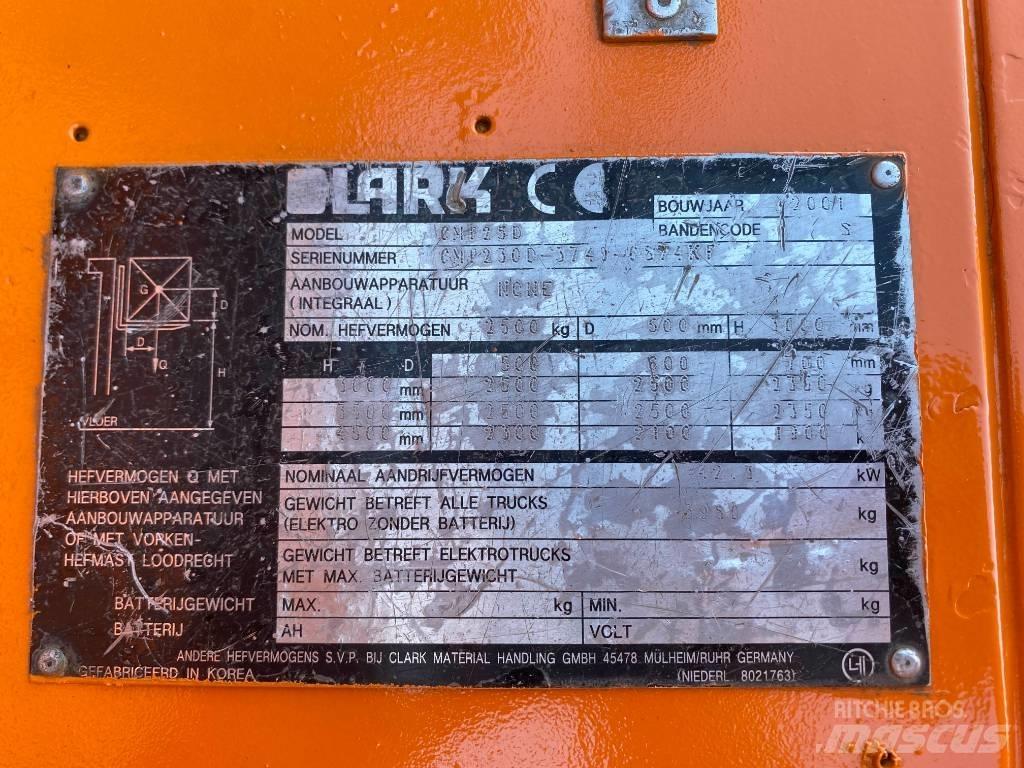 Clark CMP 25 柴油叉车