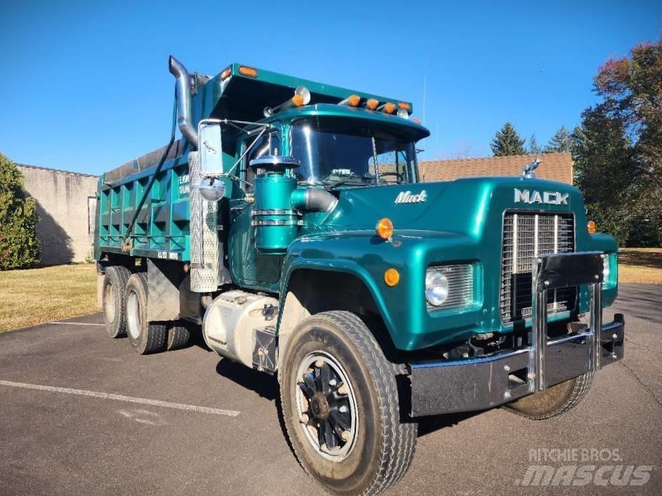Mack 690S 自卸式货车