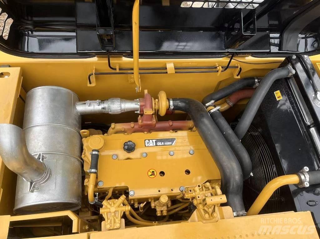 CAT 320 D2 履带挖掘机