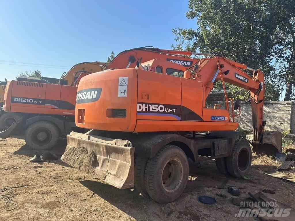 Doosan DH210W 轮式挖掘机