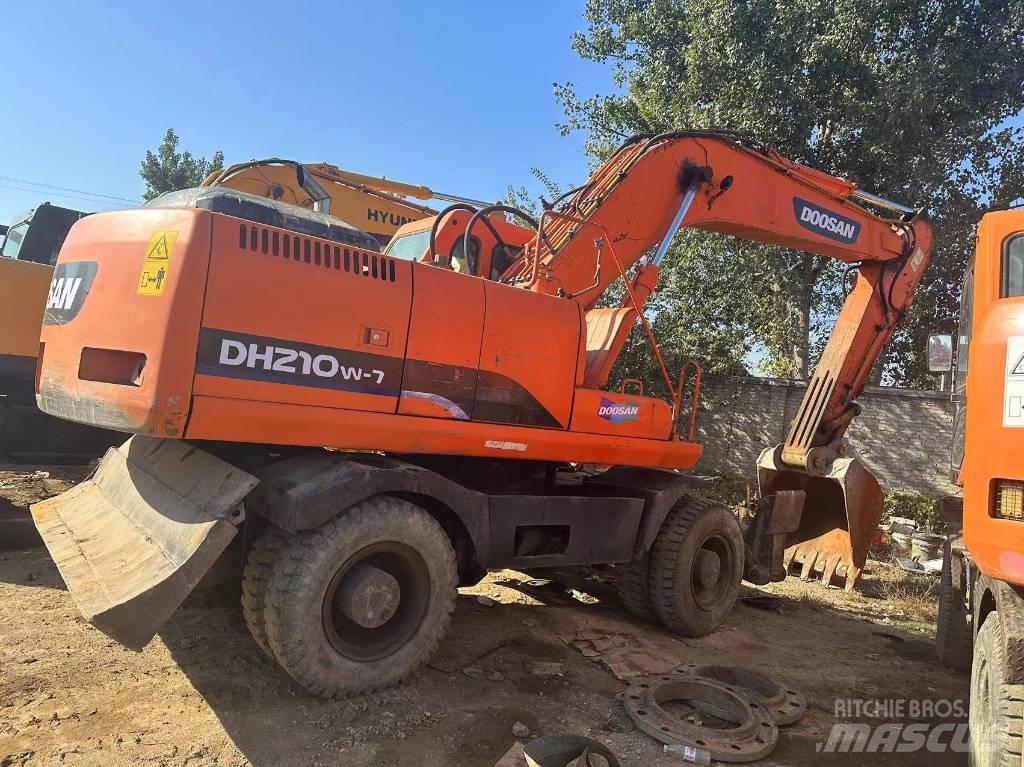 Doosan DH210W 轮式挖掘机