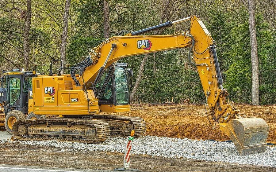 CAT CAT325 中型挖掘机