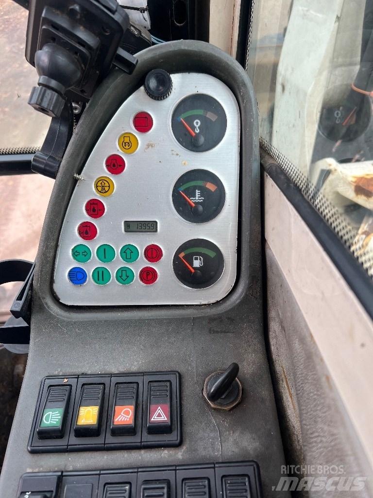 Terex Schaeff HML32 轮式挖掘机