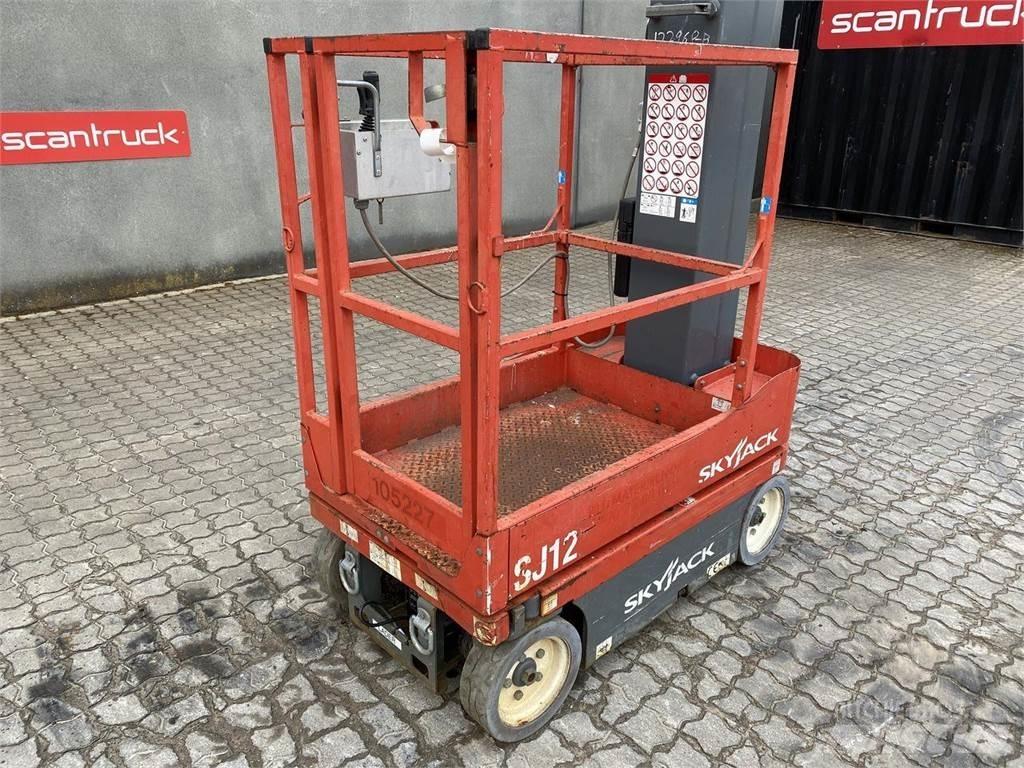 SkyJack SJ12 客货电梯