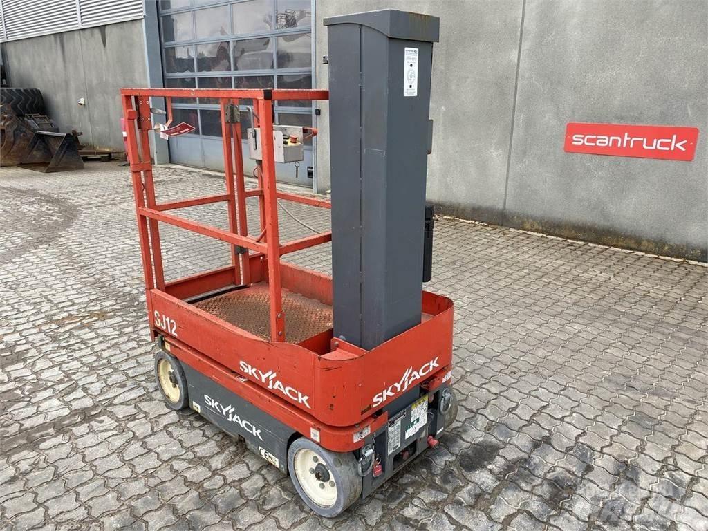 SkyJack SJ12 客货电梯