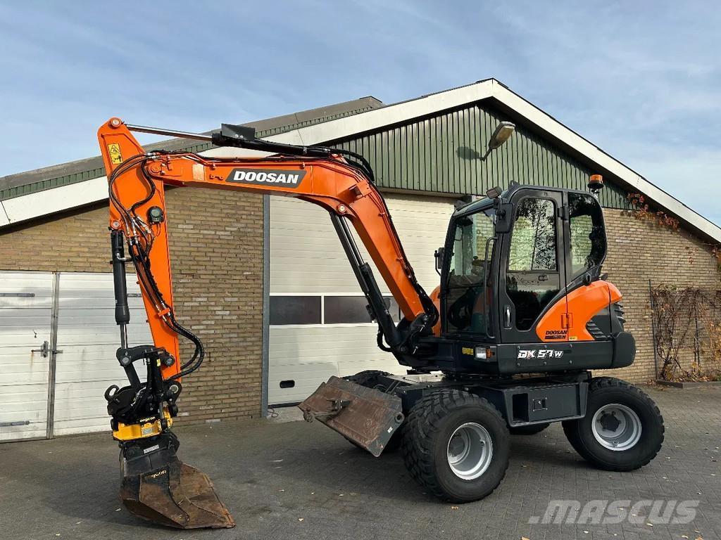 Doosan DX57W-7 轮式挖掘机