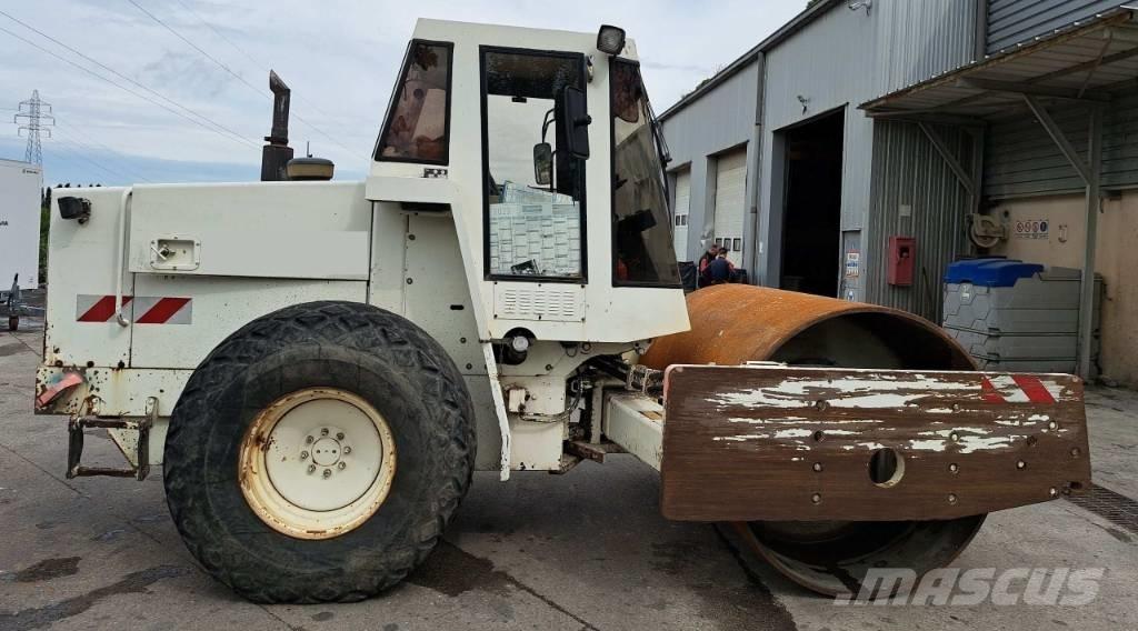 CAT CS583 C 单轮压路机