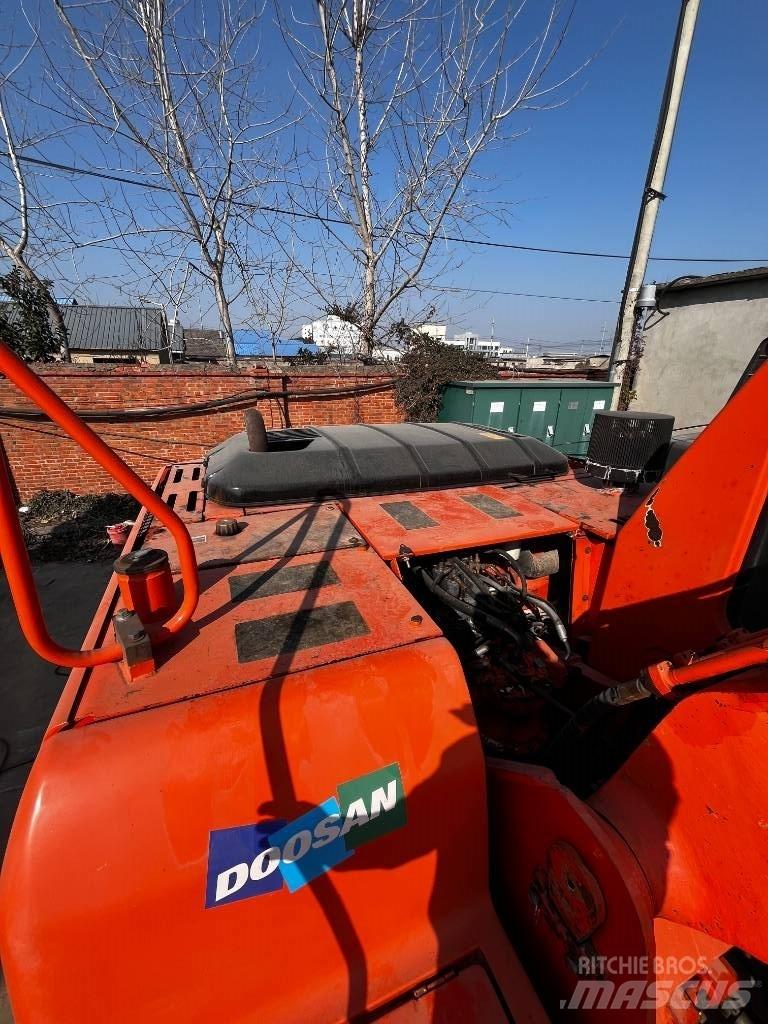 Doosan DH 225 LC-7 履带挖掘机
