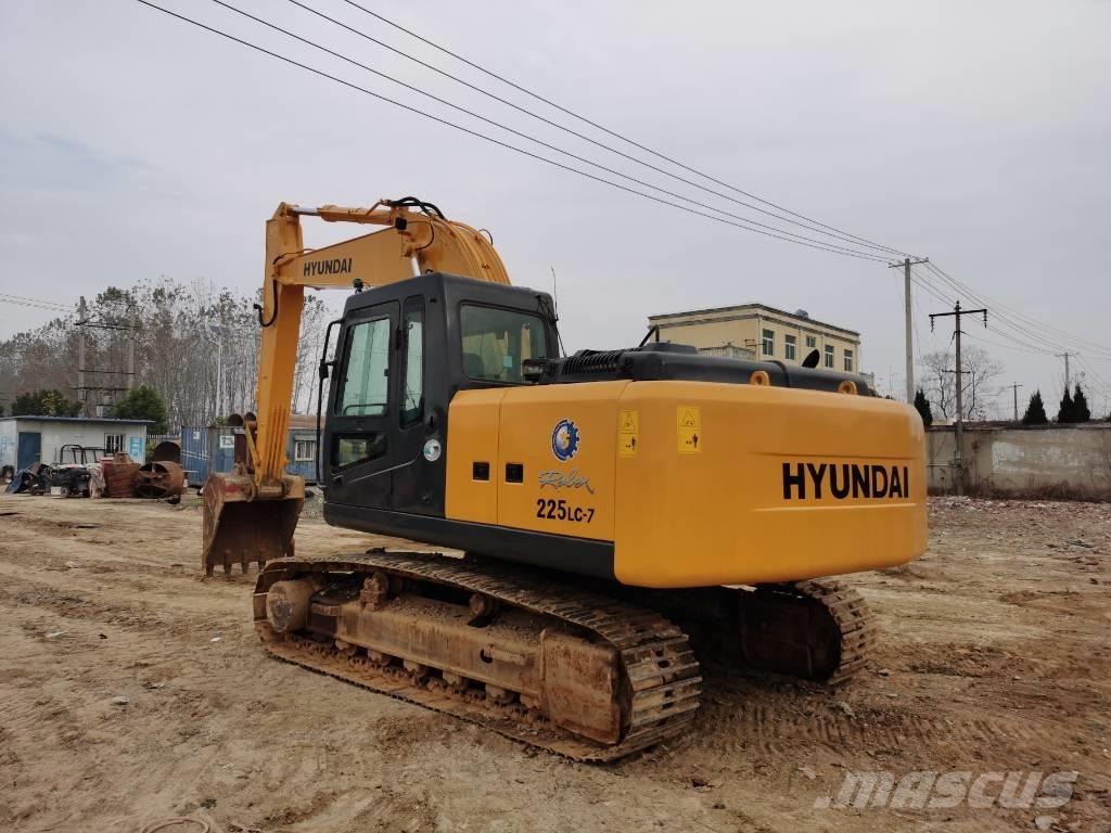 Hyundai R225LC-7 履带挖掘机