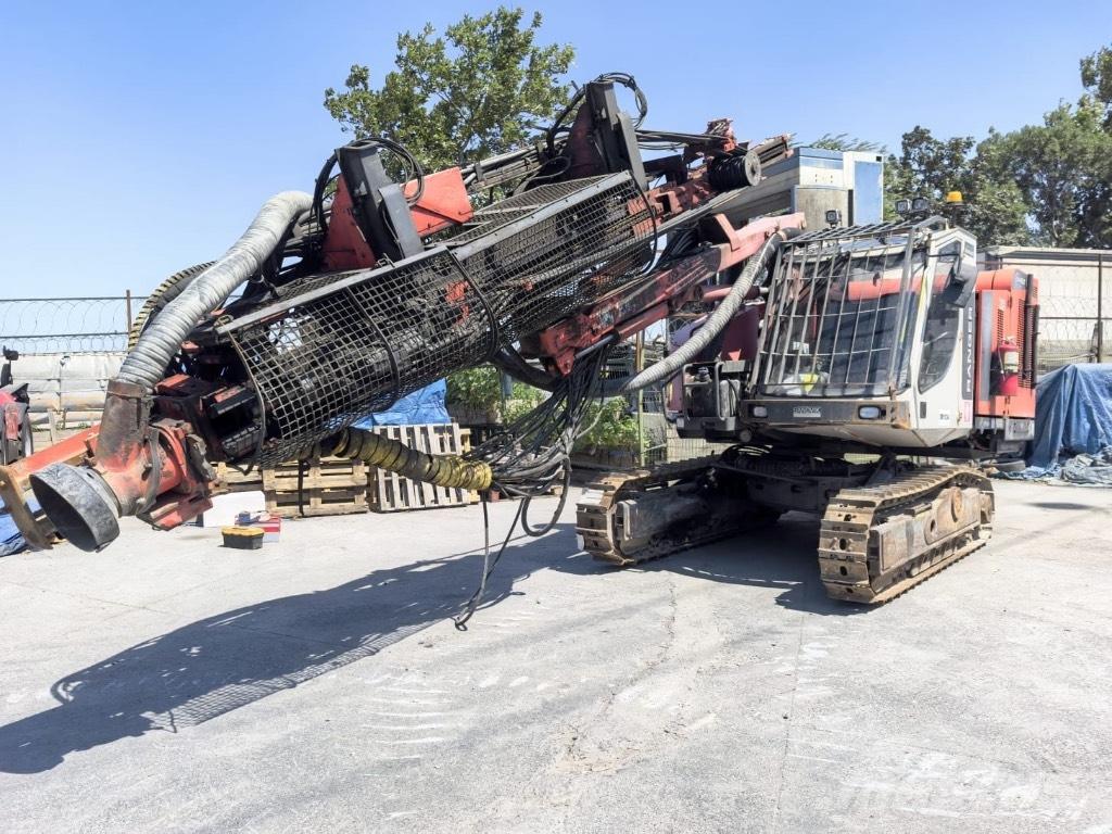 Sandvik DX 800 钻孔机