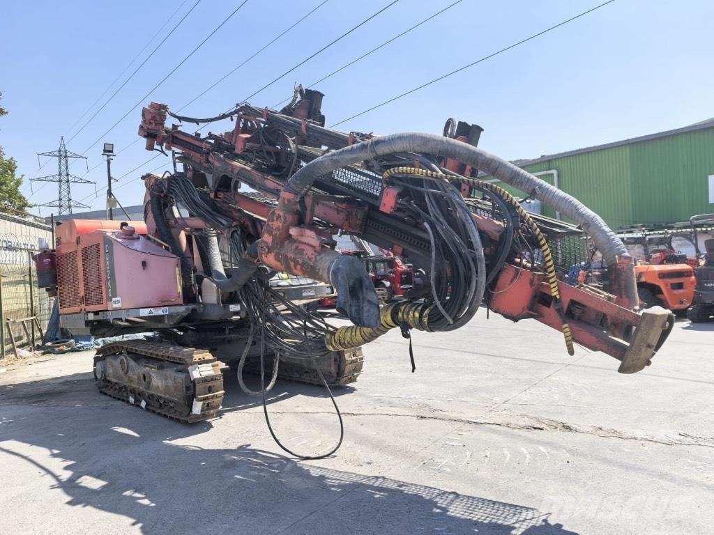 Sandvik DX 800 钻孔机