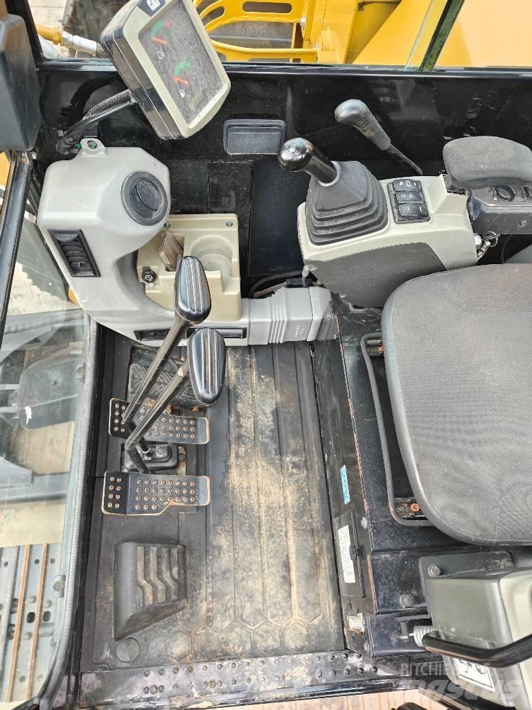 CAT 305.5 E2 小型挖掘机