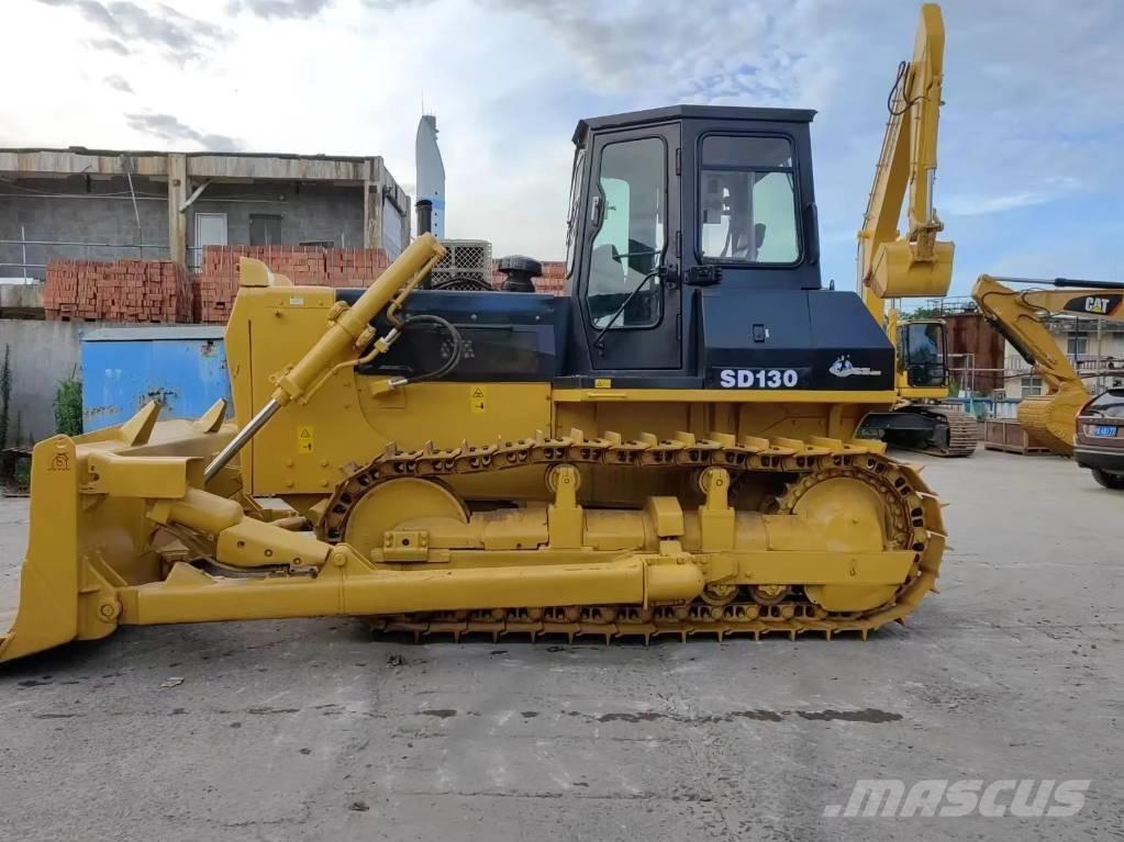 Shantui SD130 履带式推土机