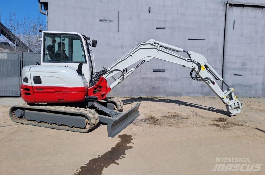 Takeuchi TB260 小型挖掘机