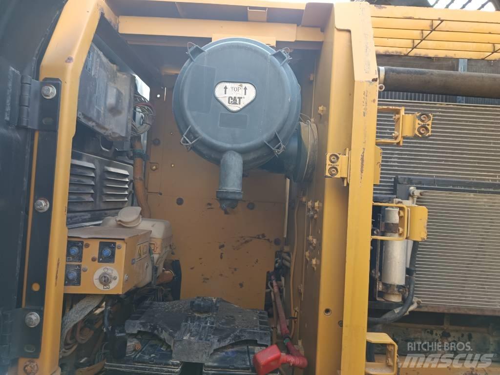CAT CAT320D2 中型挖掘机