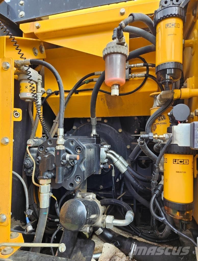 JCB JS 131 LC 履带挖掘机