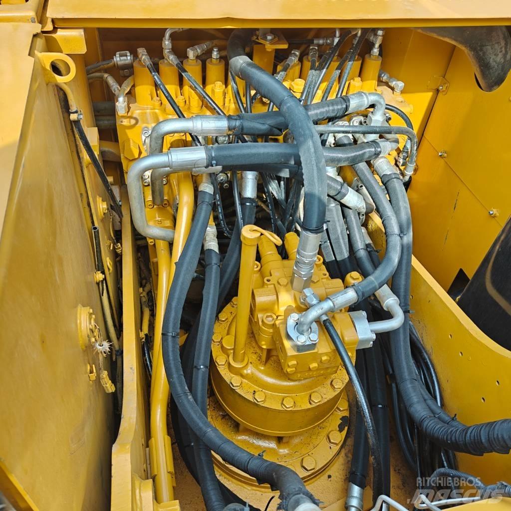 CAT 323 D L 履带挖掘机