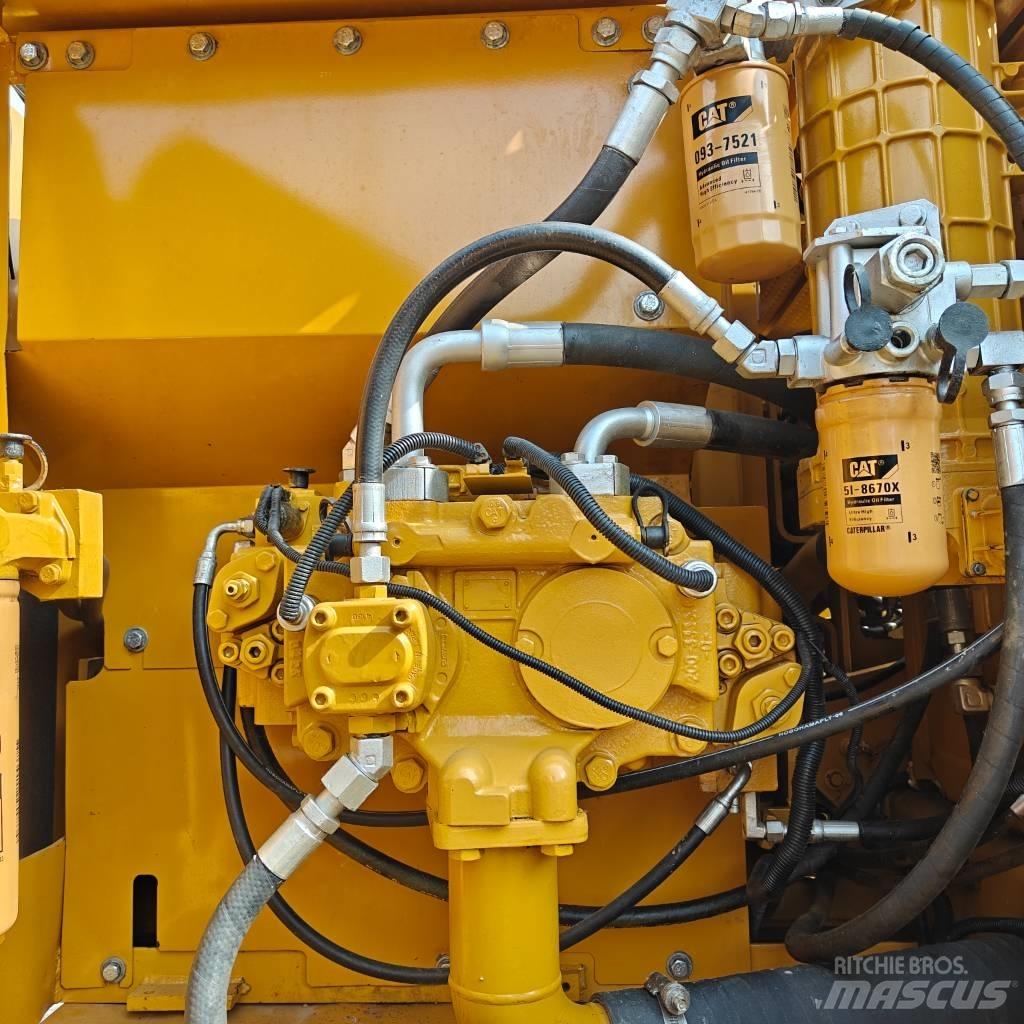CAT 323 D L 履带挖掘机