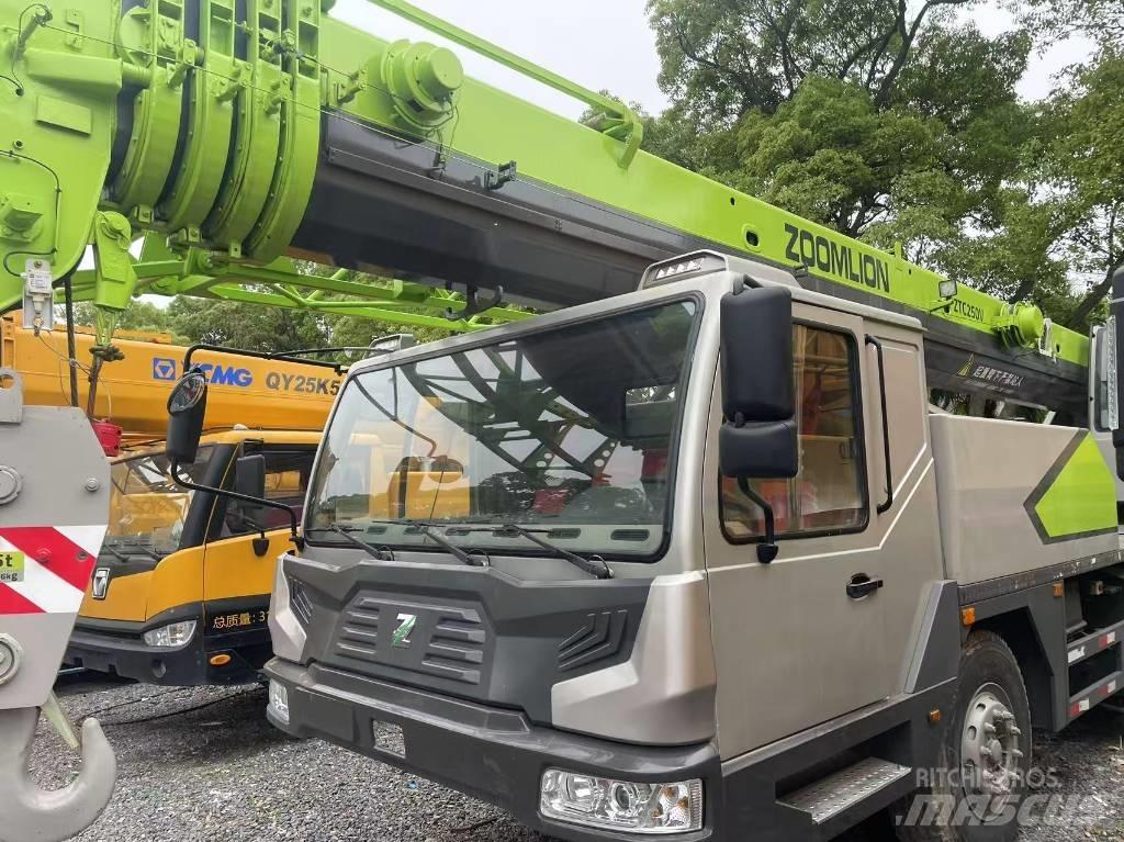 Zoomlion 25 ton 全地面起重机︳移动式起重机
