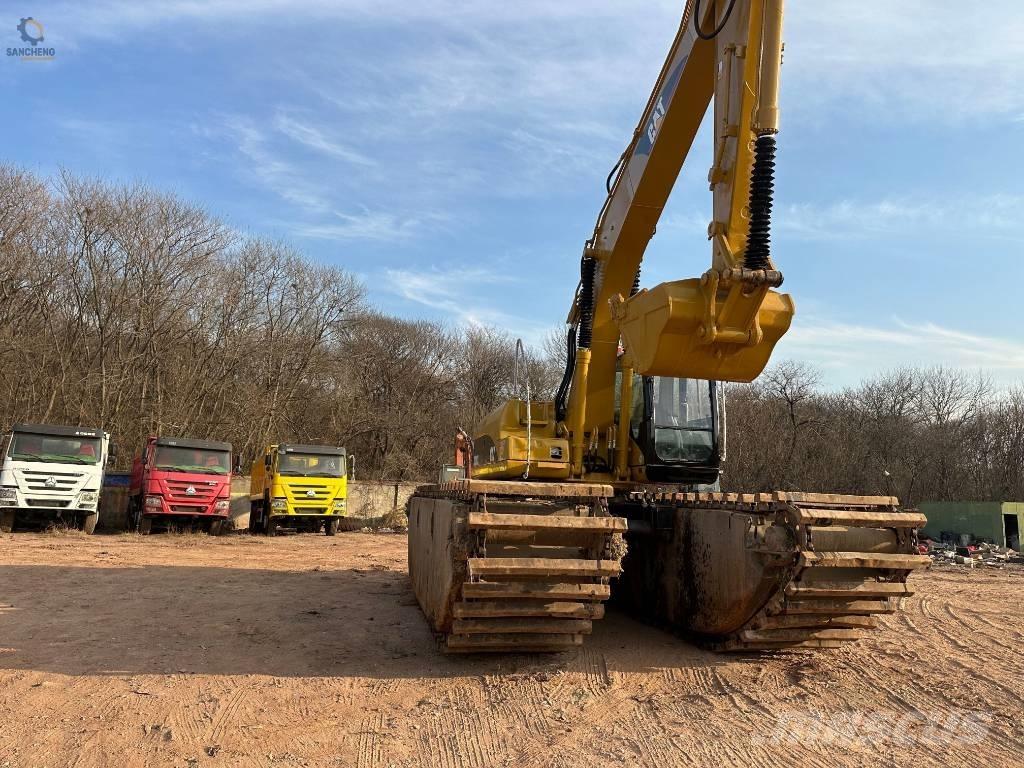 CAT 320CL 水陆两栖挖掘机