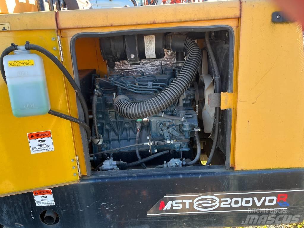 Morooka MST200-VDR 履带式自卸车