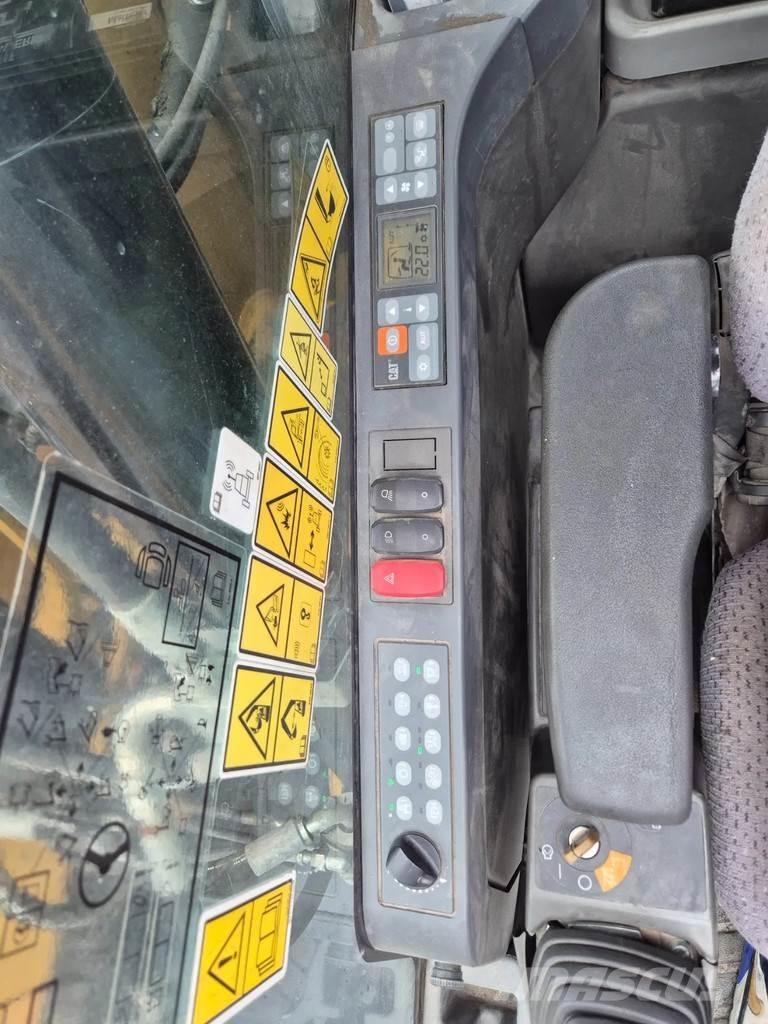 CAT M 318 F 轮式挖掘机