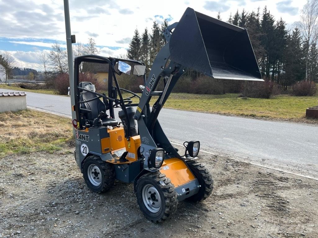 GiANT G 1200 小型装载机