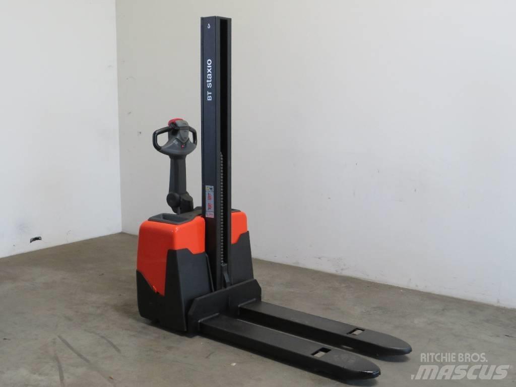 BT HWE 100 手推堆垛车