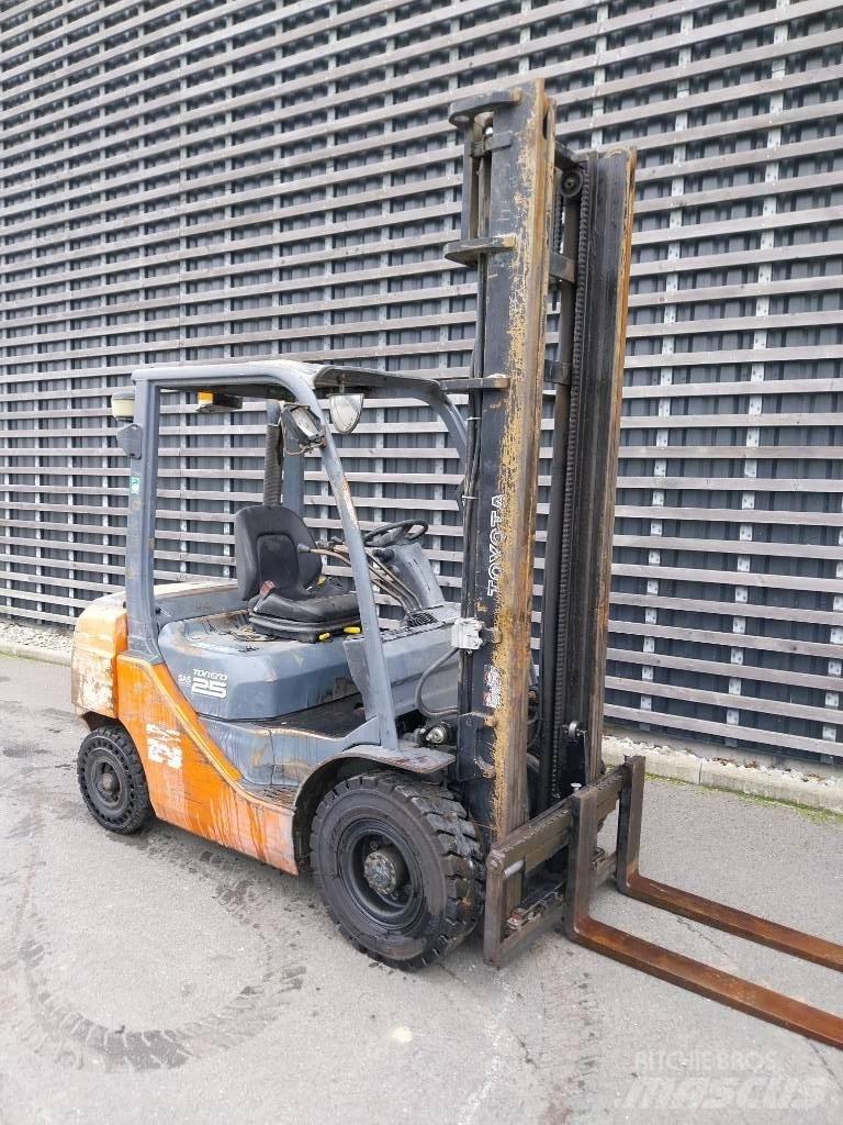 Toyota 25 柴油叉车