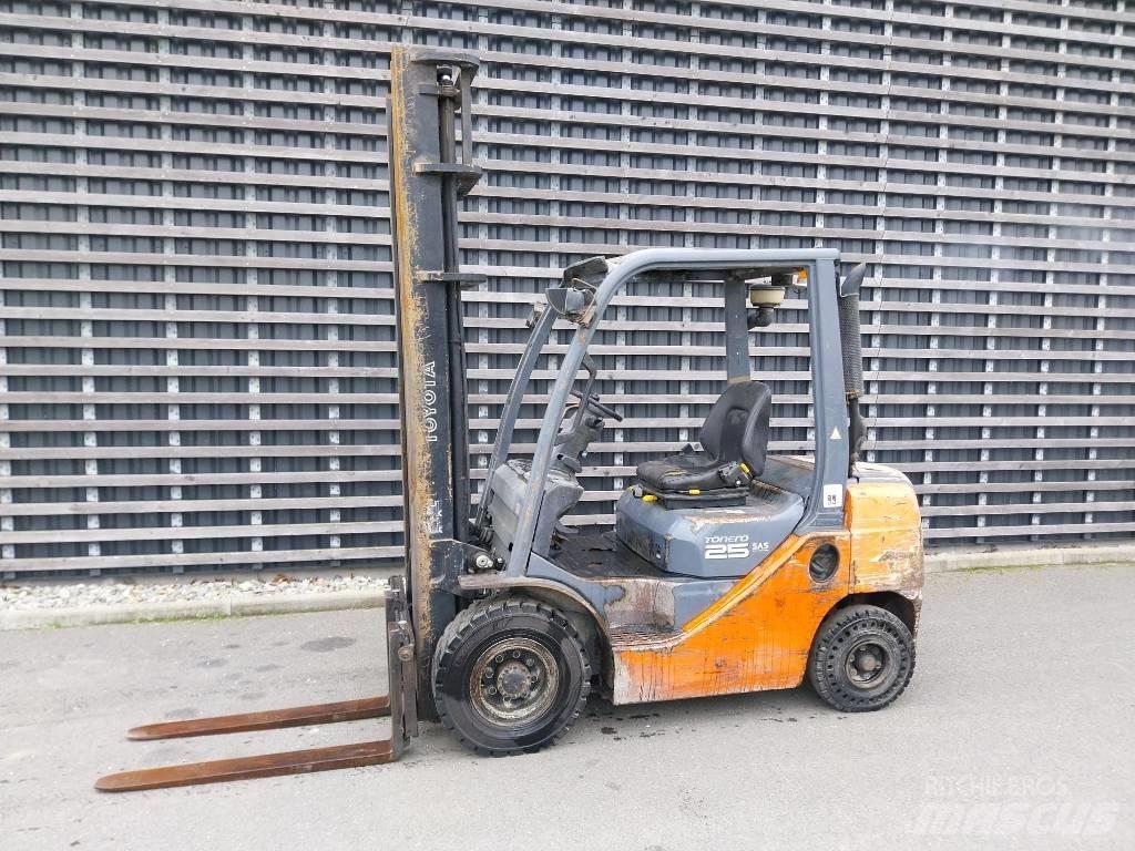 Toyota 25 柴油叉车