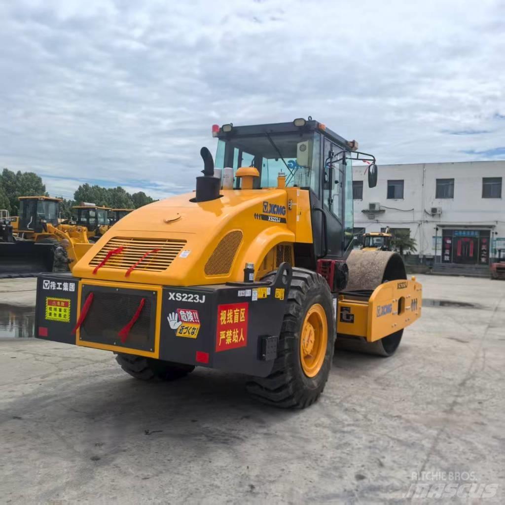 XCMG XS 223 J 单轮压路机
