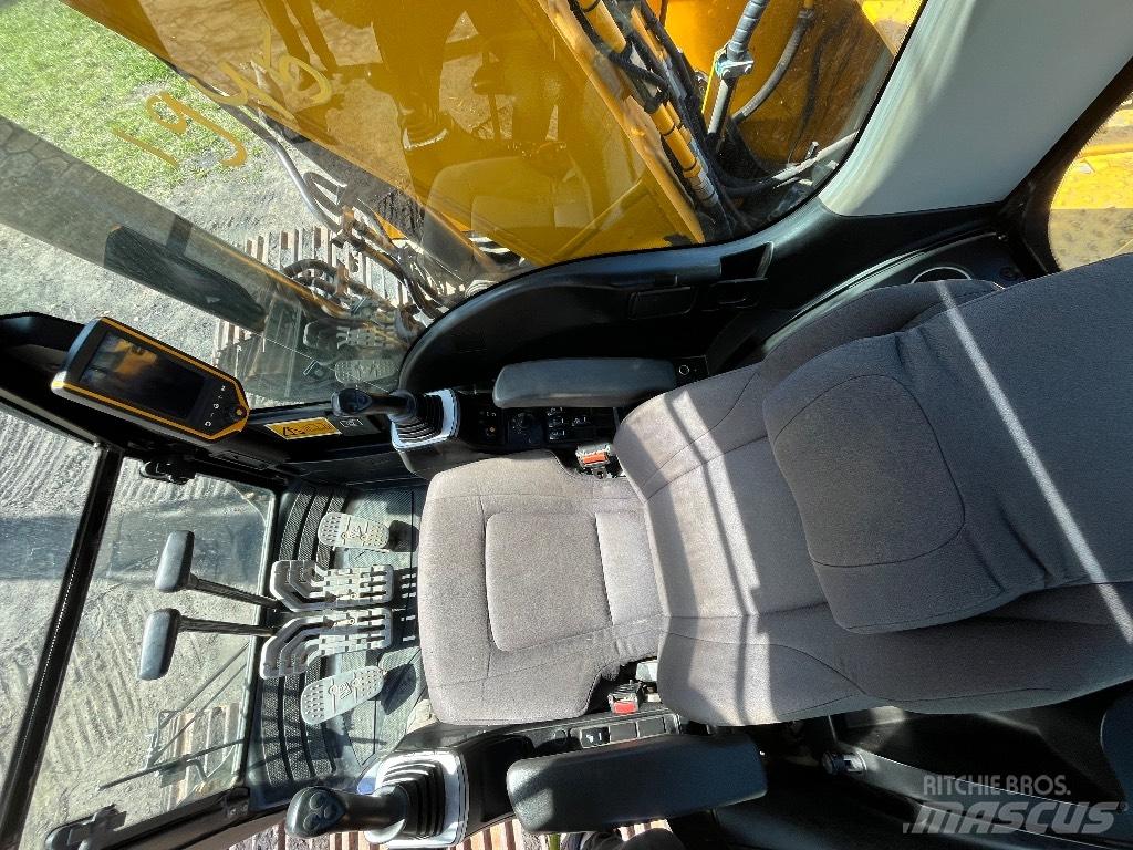JCB JS 220 LC 履带挖掘机